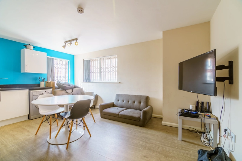 4 Spare Rooms in a 6 bed student flat 162G-  NG7 3DB - Thumbnail 12